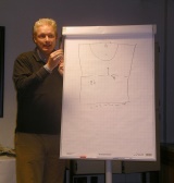Michael v. Ameln leitet das Seminar zur Ausbildung der Vereins-Schiedsrichterausbilder.
